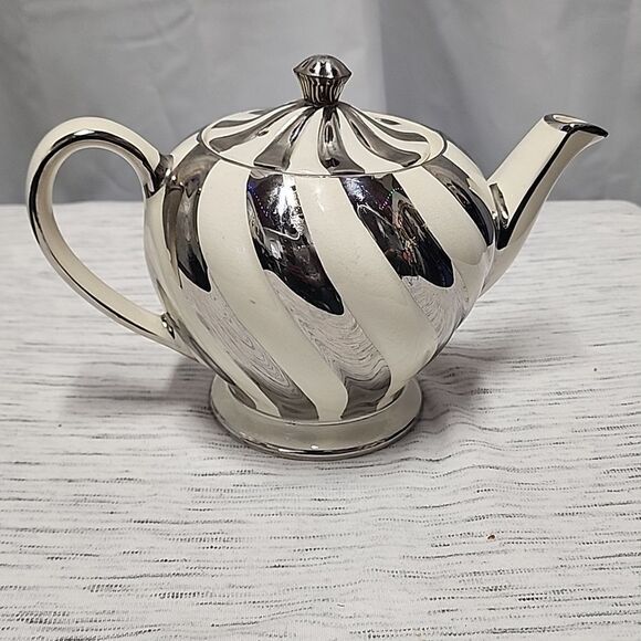 Vintage Sadler England Teapot Cream w/ Silver Swirls Numbered 1540 Initialed AW - Picture 3 of 5